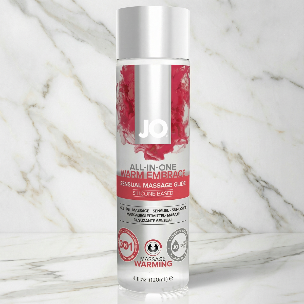 Fles JO All-in-One Warm Embrace massagegel 120 ml rechtop op een marmeren plank