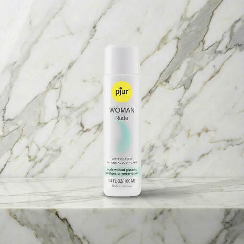 Pjur Woman Nude glijmiddel fles 100ml vooraanzicht op witte achtergrond