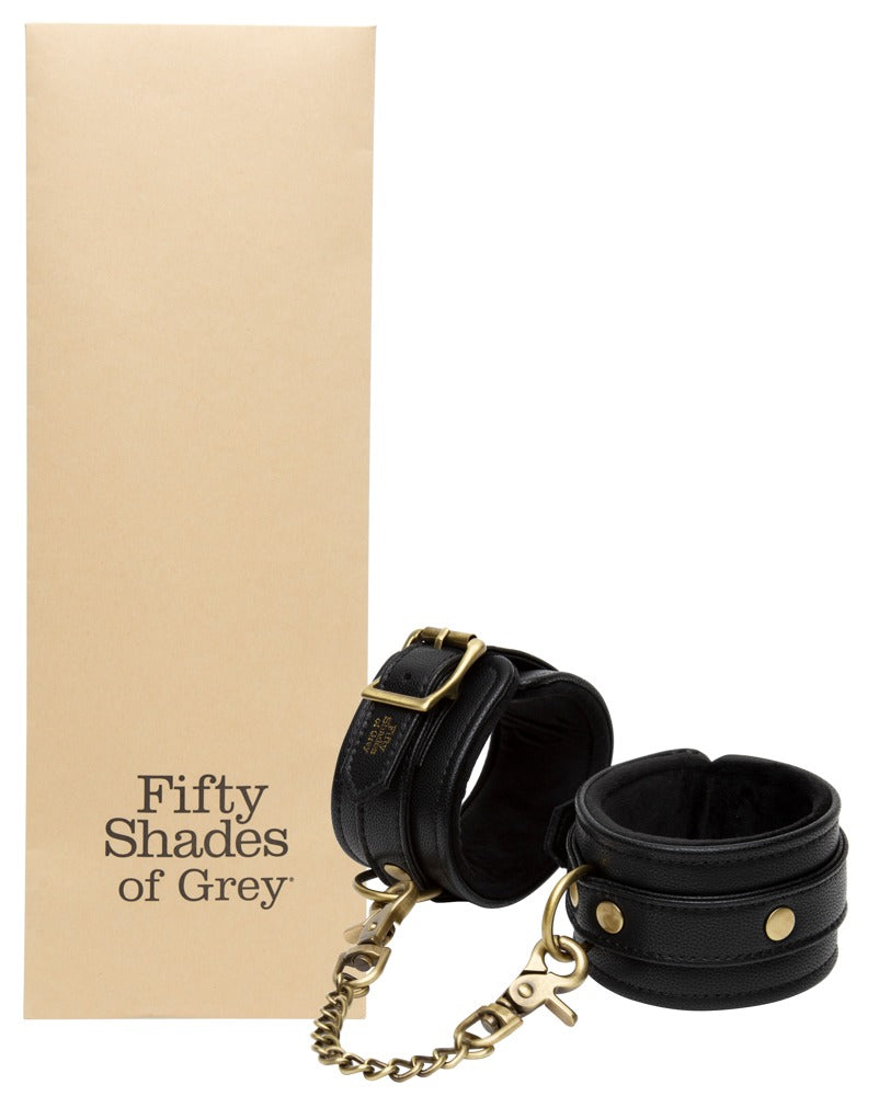Enkelboeien van Fifty Shades of Grey in zwart kunstleer met gouden ketting en verpakking