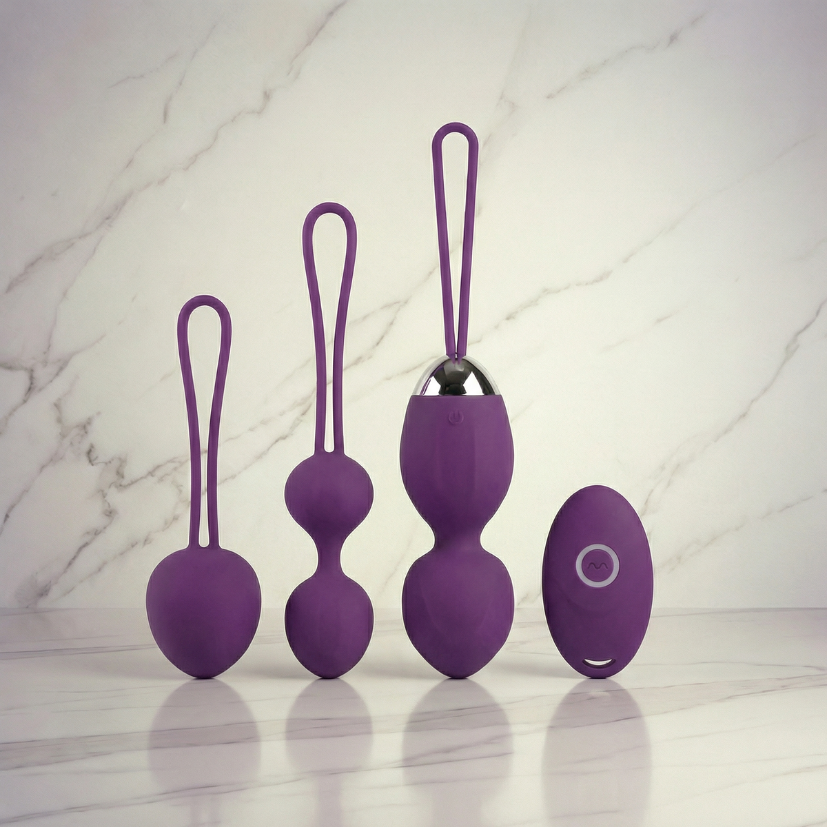 Drie paarse kegels en afstandsbediening op een marmeren plank, Happy Woman Kegelset Basic van House of Delight