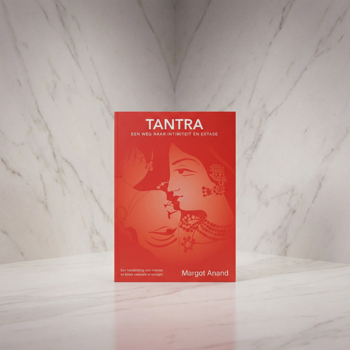 Boek Tantra, een weg naar intimiteit en extase van Margot Anand rechtop op een marmeren plank
