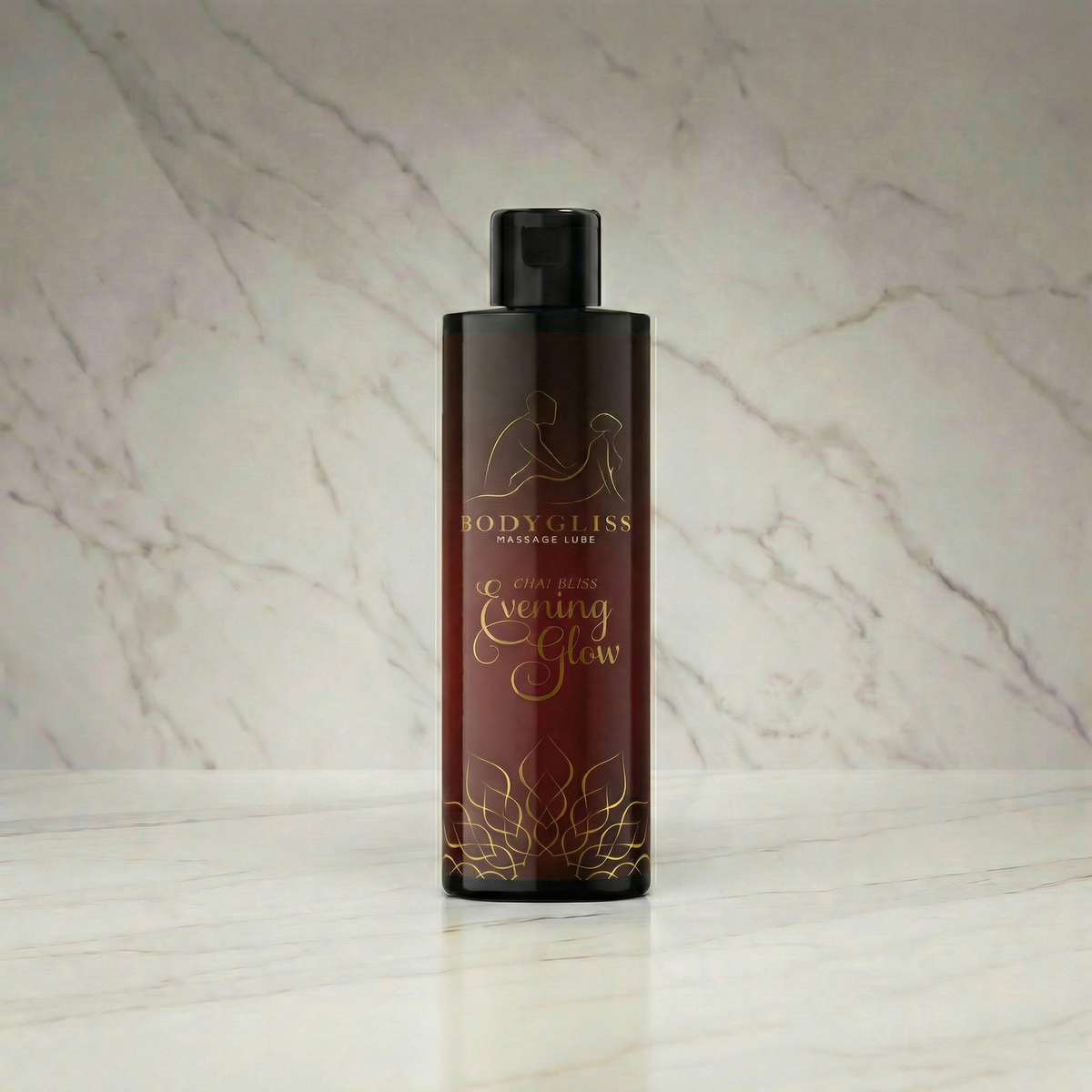 Fles Bodygliss Chai Bliss massageolie 150 ml rechtop op een marmeren plank