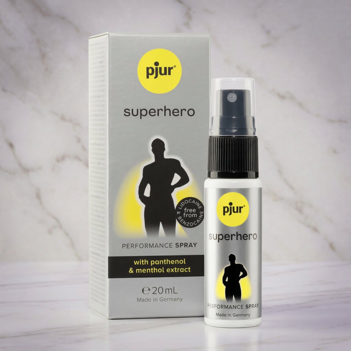 Zilveren pjur superhero Performance Spray van 20 ml met doos op een marmeren plank