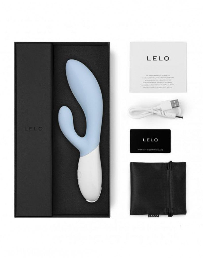 Ina 3 Lelo rabbit vibrator lichtblauw in zwarte doos met USB-kabel en opbergzakje