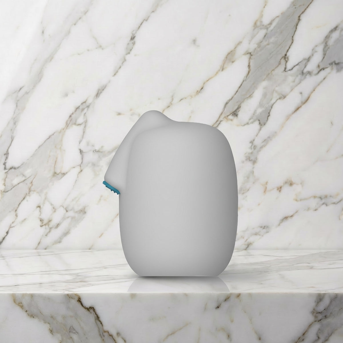Grijs Vibeggs masturbatie-eitje met turquoise vibrerend staafje op een marmeren plank
