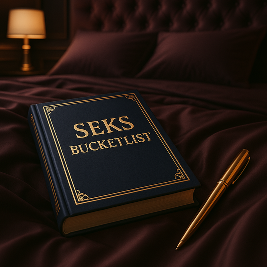 Boek met titel Seks Bucketlist op donker satijnen beddengoed met gouden pen
