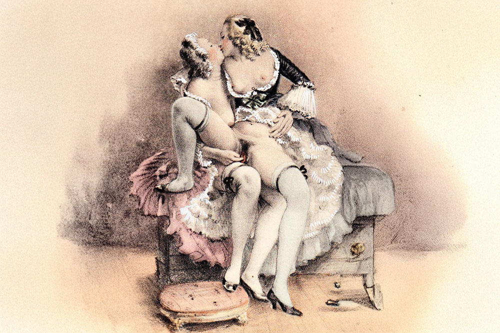 Tedere illustratie van twee vrouwen in achttiende-eeuwse kleding op een divan, omgeven door zachte tinten en een intieme, dromerige sfeer.