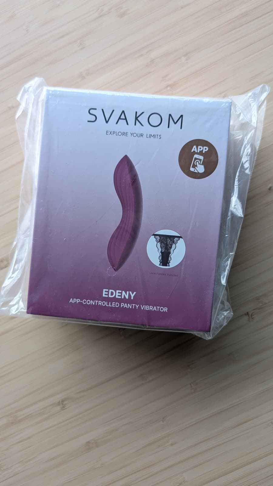 De verzegelde verpakking van de Svakom Edeny, zoals ons testpanel hem ontving