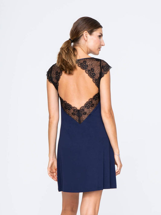 Betoverende chemise in donkerblauw met open rug en bloementkant, achterzijde