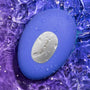 We-Vibe Temp stimulator in verschillende standen gefotografeerd