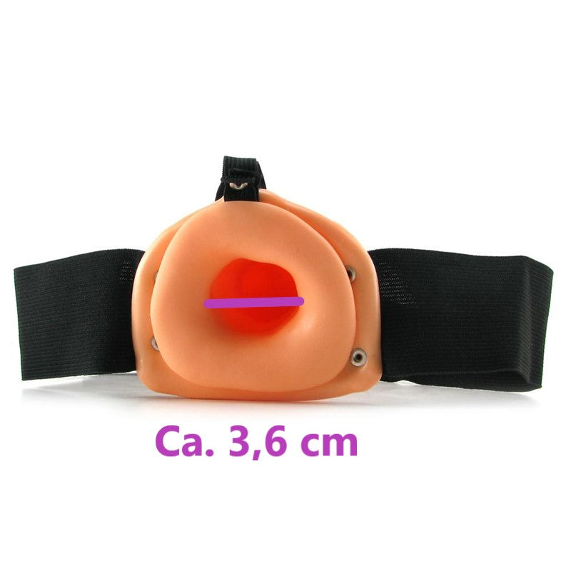 Achterkant van de nude holle strap-on met de opening van ongeveer 3,6 cm
