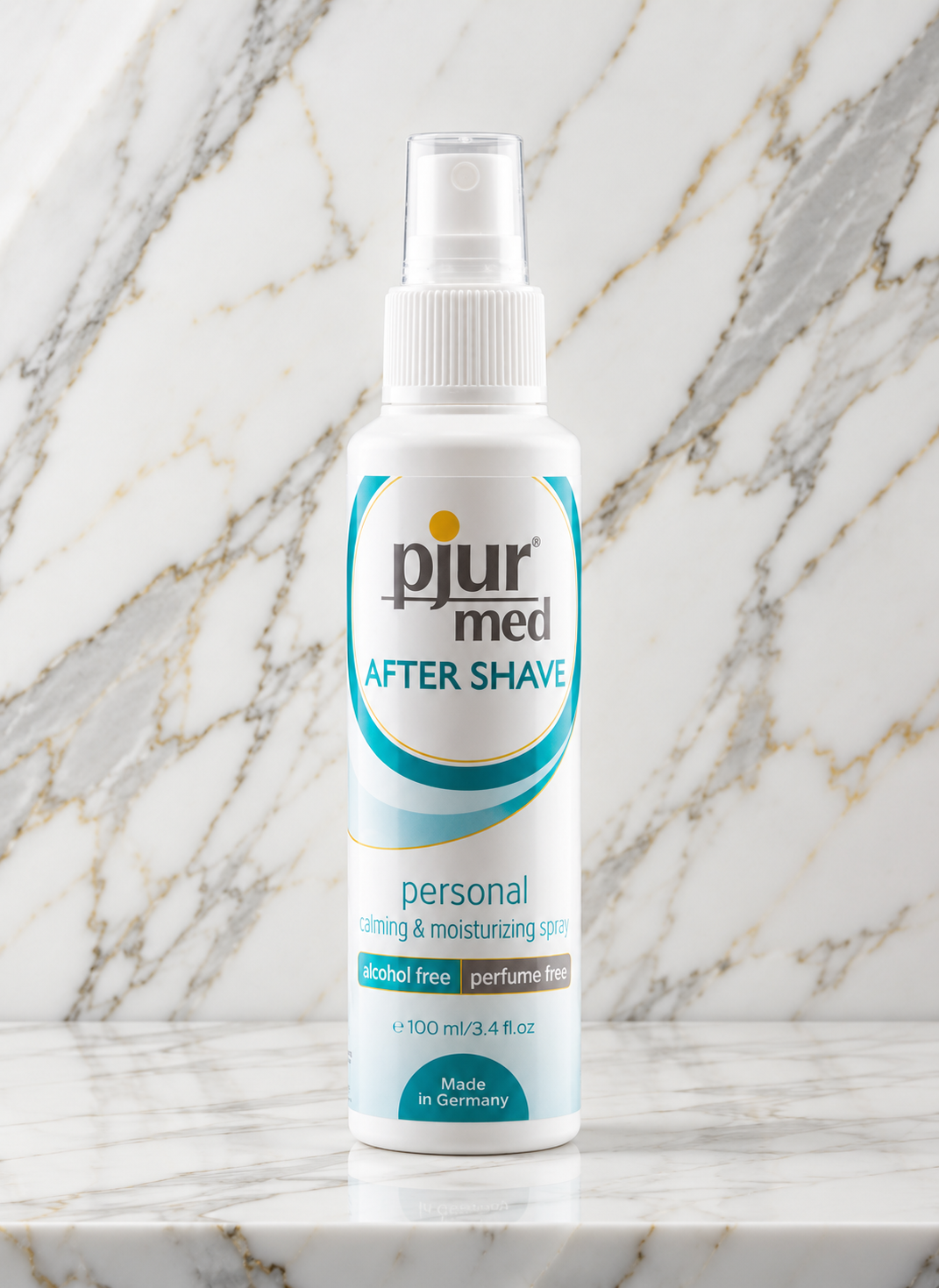Sprayfles pjur med After Shave in de oude verpakking met blauwe band op marmer