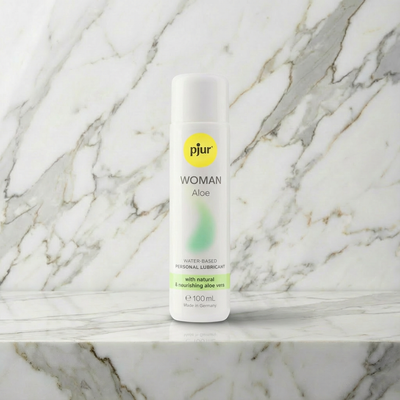 Pjur Woman Aloe Vera glijmiddel 100ml flesje op witte achtergrond, veganistische formule op waterbasis