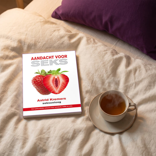 Sfeerbeeld: Aandacht voor seks op een opgemaakt bed naast een kop thee, Astrid Kremers