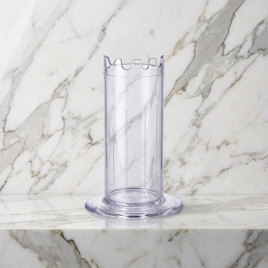 Aneros Soaker rechtop op een marmeren plank, doorzichtige weekbeker met ronde voet, van Aneros