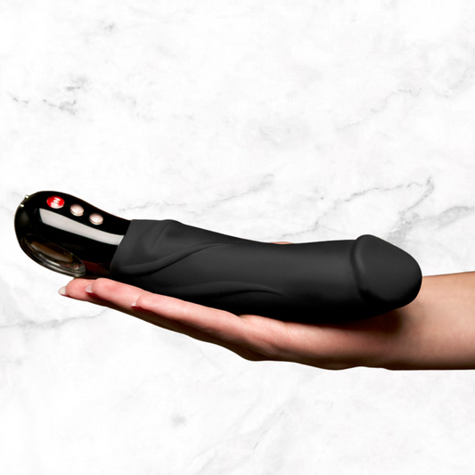 Big Boss in zwart op een hand, compacte ergonomische vorm van zacht siliconen