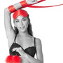 Vrouw met de rode blinddoek op het voorhoofd en veren tepelklemmen, Sex & Mischief