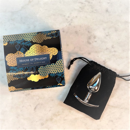 Wonderschone buttplug maat S met geschenkdoos en zwart fluwelen opbergzakje op marmeren ondergrond