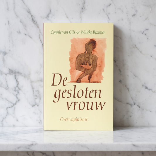 Boek De gesloten vrouw over vaginisme rechtop op een marmeren plank, Van Gils en Bezemer