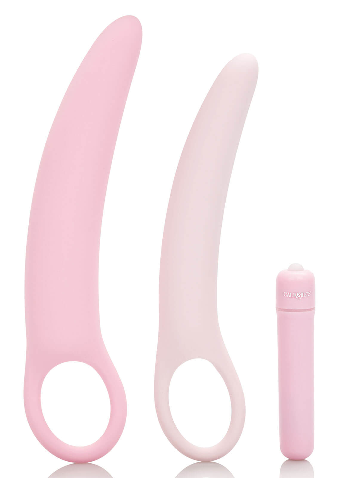 De drie delen van de Inspire dilatorset op wit: twee roze siliconen dilators met vingerlus en de bullet vibrator