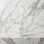 Gebogen glazen dildo Drive Me Crazy met knobbeltjes rechtop op een marmeren plank