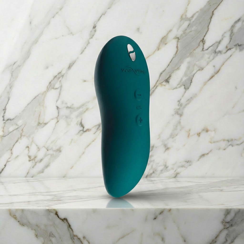 We-Vibe Touch X oranje allround stimulator van De Paarse Keizerin op witte achtergrond