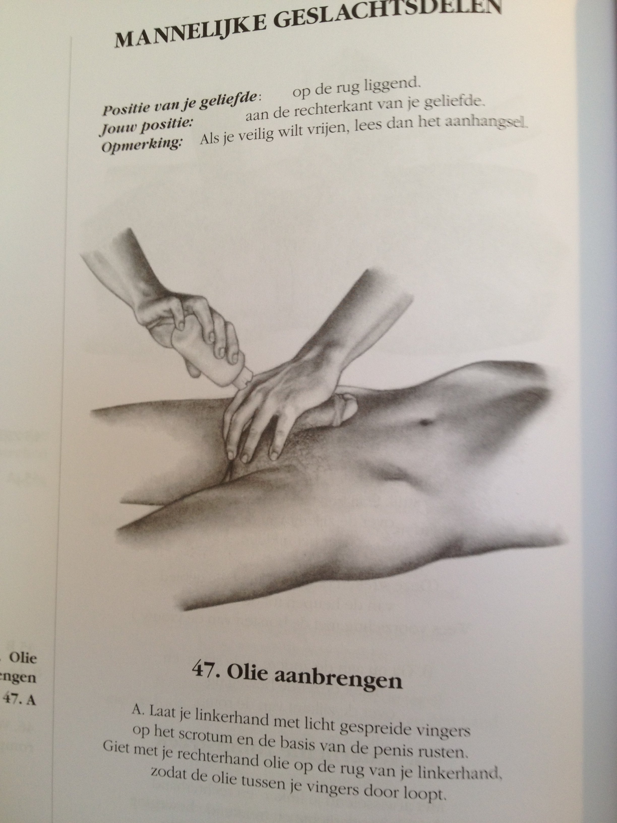 Pagina uit het boek Erotische massage: stap 47, olie aanbrengen