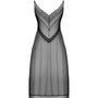 Zijaanzicht van Estiqua chemise in M/L maat, toont elegante pasvorm en lengte