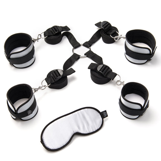 Zijaanzicht bondage set Hard Limits met zichtbare details en accessoires van De Paarse Keizerin