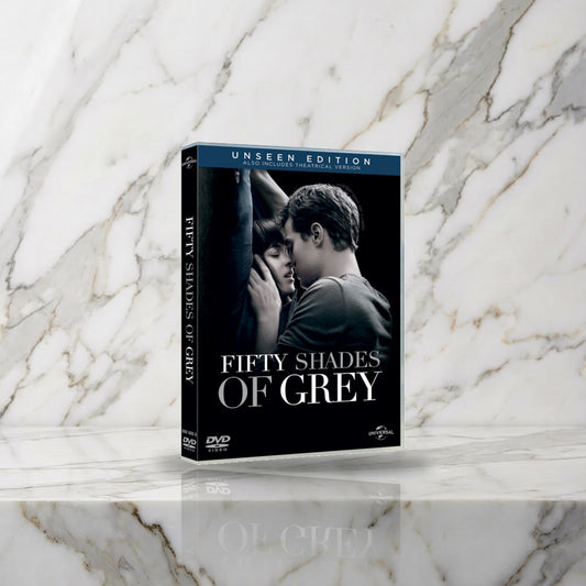 Dvd-hoes Fifty Shades of Grey, Unseen Edition, rechtop op een marmeren plank