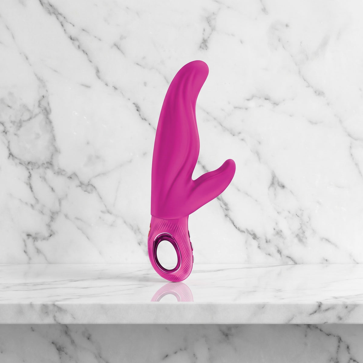 Neonroze rabbit vibrator Lady Bi met open handgreep op een marmeren plank, Fun Factory
