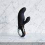 Zwarte Fun Factory Miss Bi rabbit vibrator rechtop op een marmeren plank