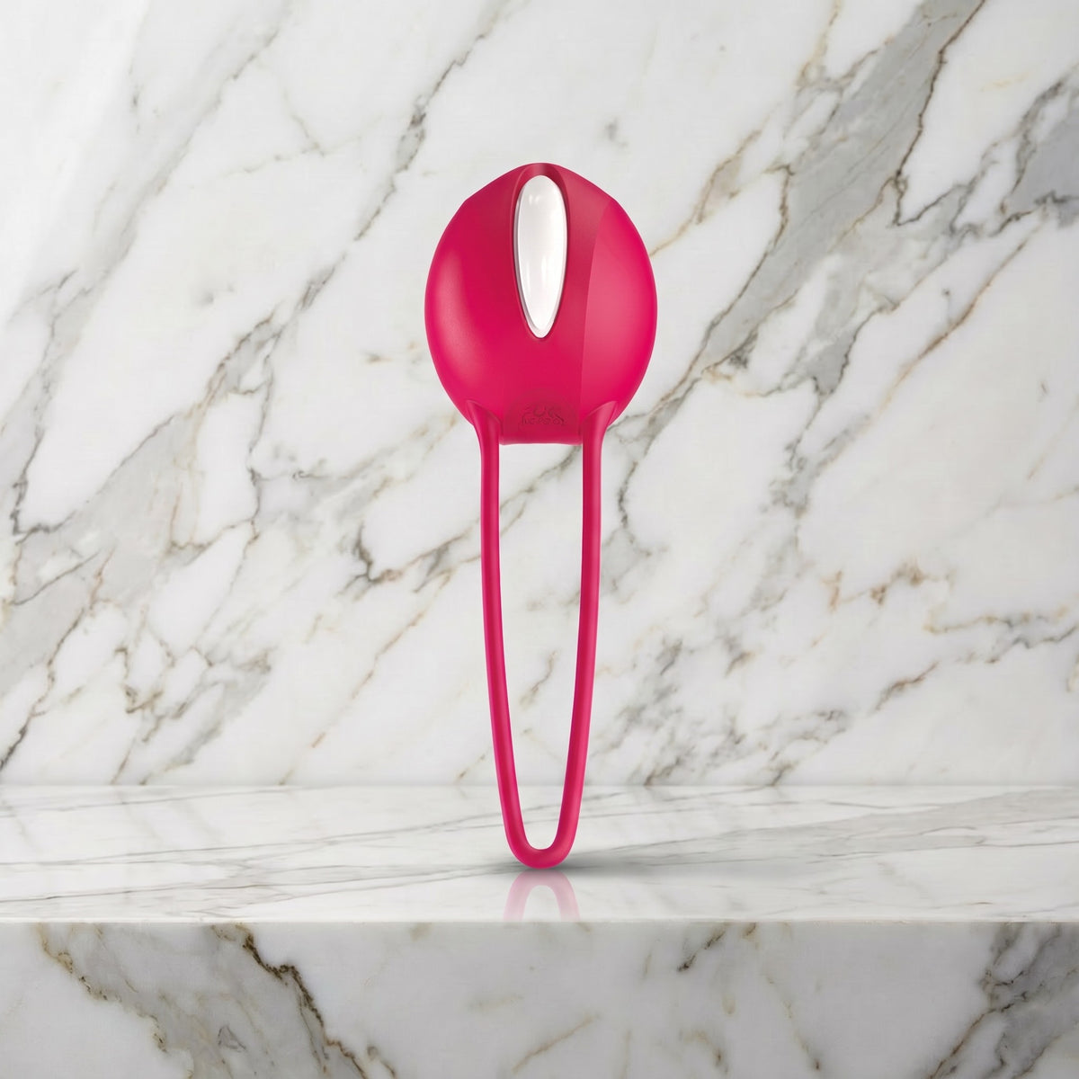 Roze bekkenbodembal met wit venster en lange lus op een marmeren plank, Smartball Uno, Fun Factory