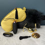 Giftbox Golden Delight compleet overzicht met gouden slaapmasker, vibrator, plug en verenkietelaar