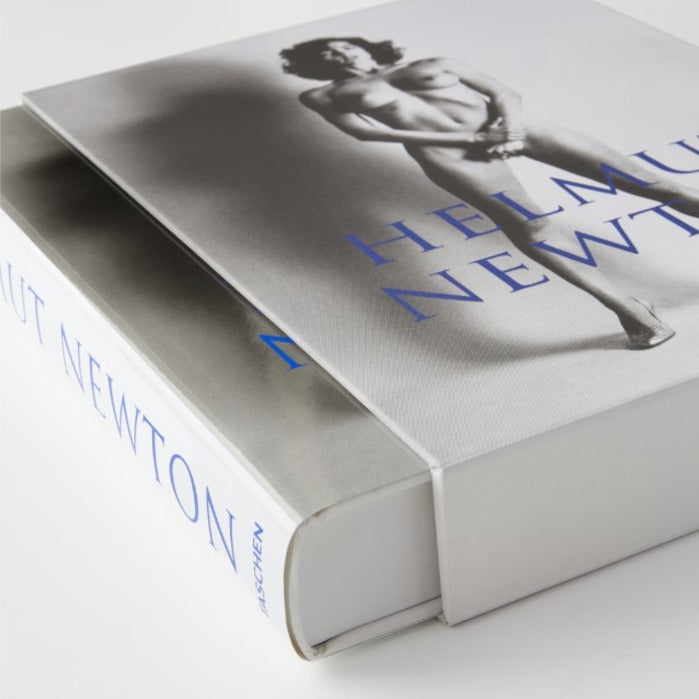 Helmut Newton TASCHEN fotoboek groot formaat witte hardcover in cassette met blauwe titeltekst