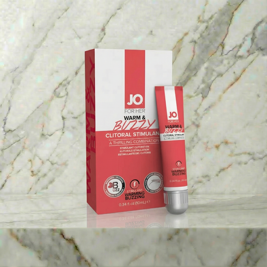 JO Warm & Buzzy verwarmende glijmiddel fles op witte achtergrond