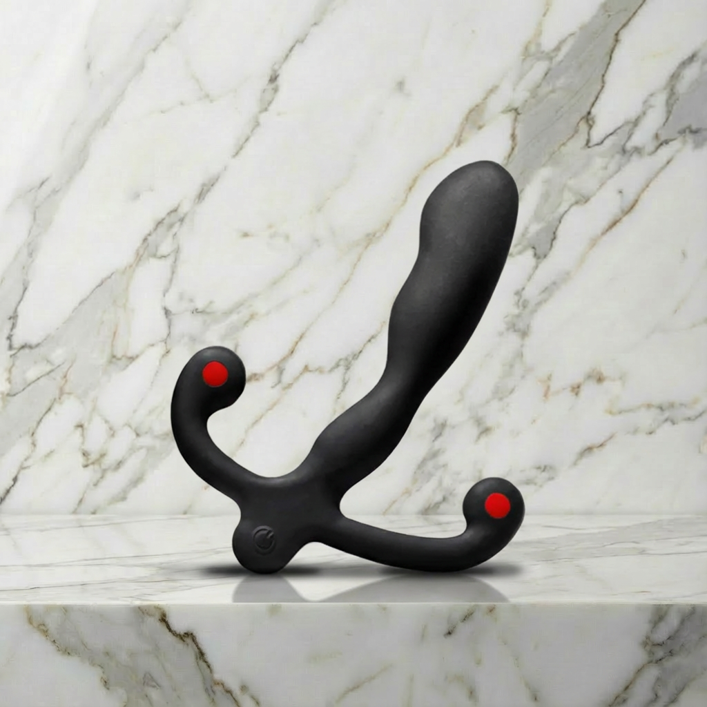 Helix Syn V prostaatmassager, zwart met rode accenten, op een marmeren plank, Aneros