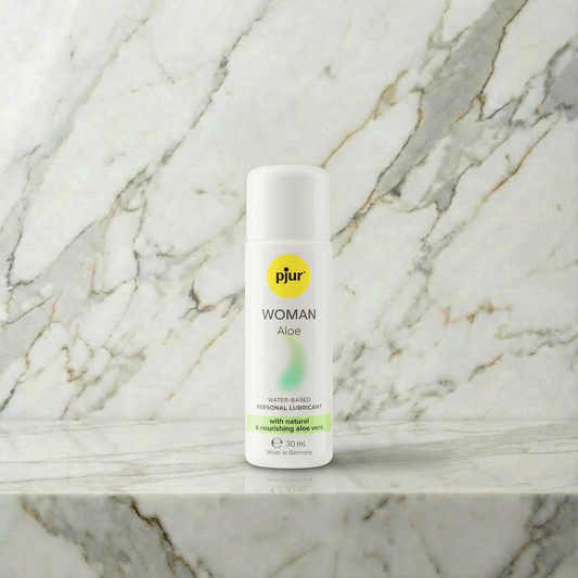 Close-up Pjur Woman Aloe Vera 100ml doseerknop en etiket detail