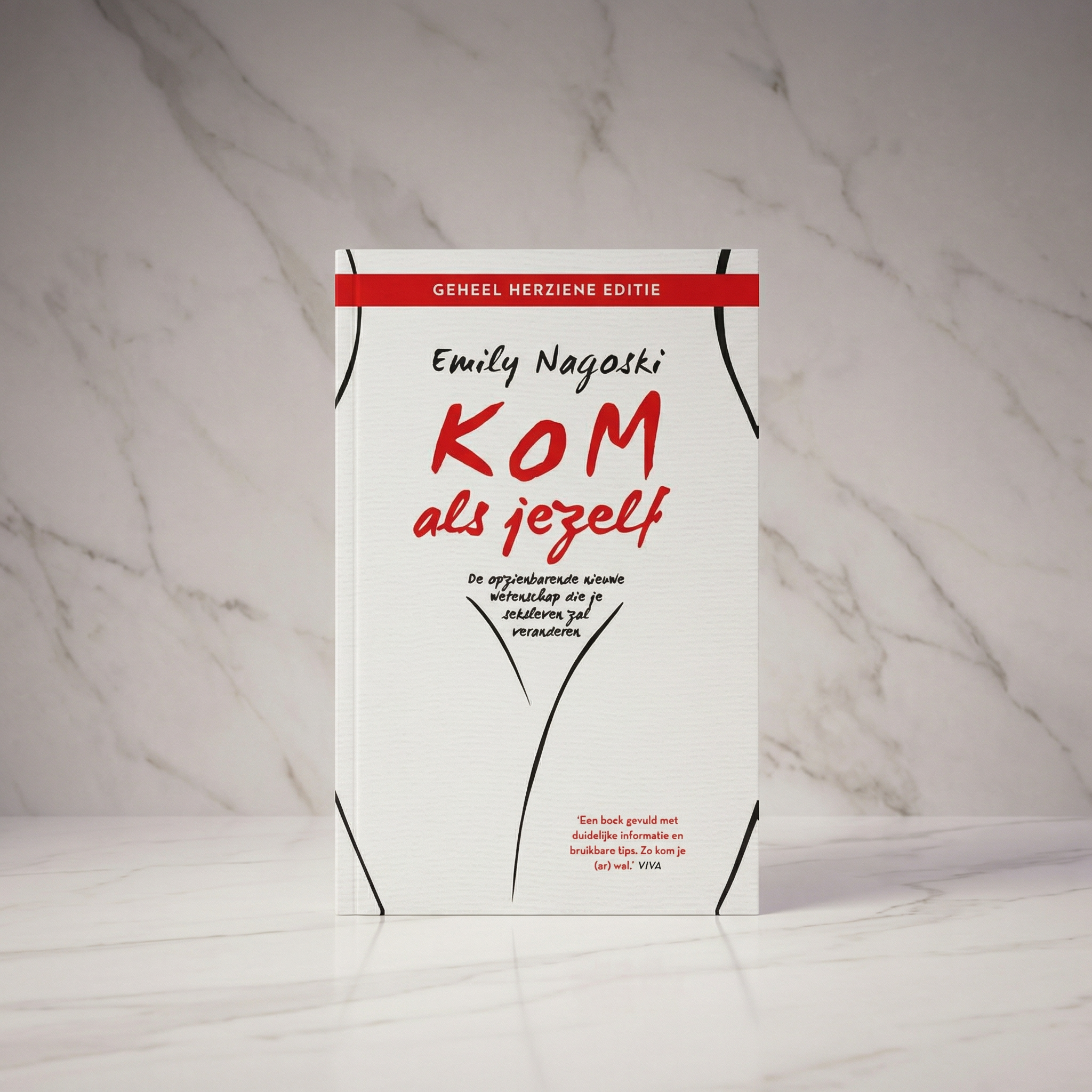 Paperback Kom als jezelf, geheel herziene editie van Emily Nagoski, rechtop op een marmeren plank