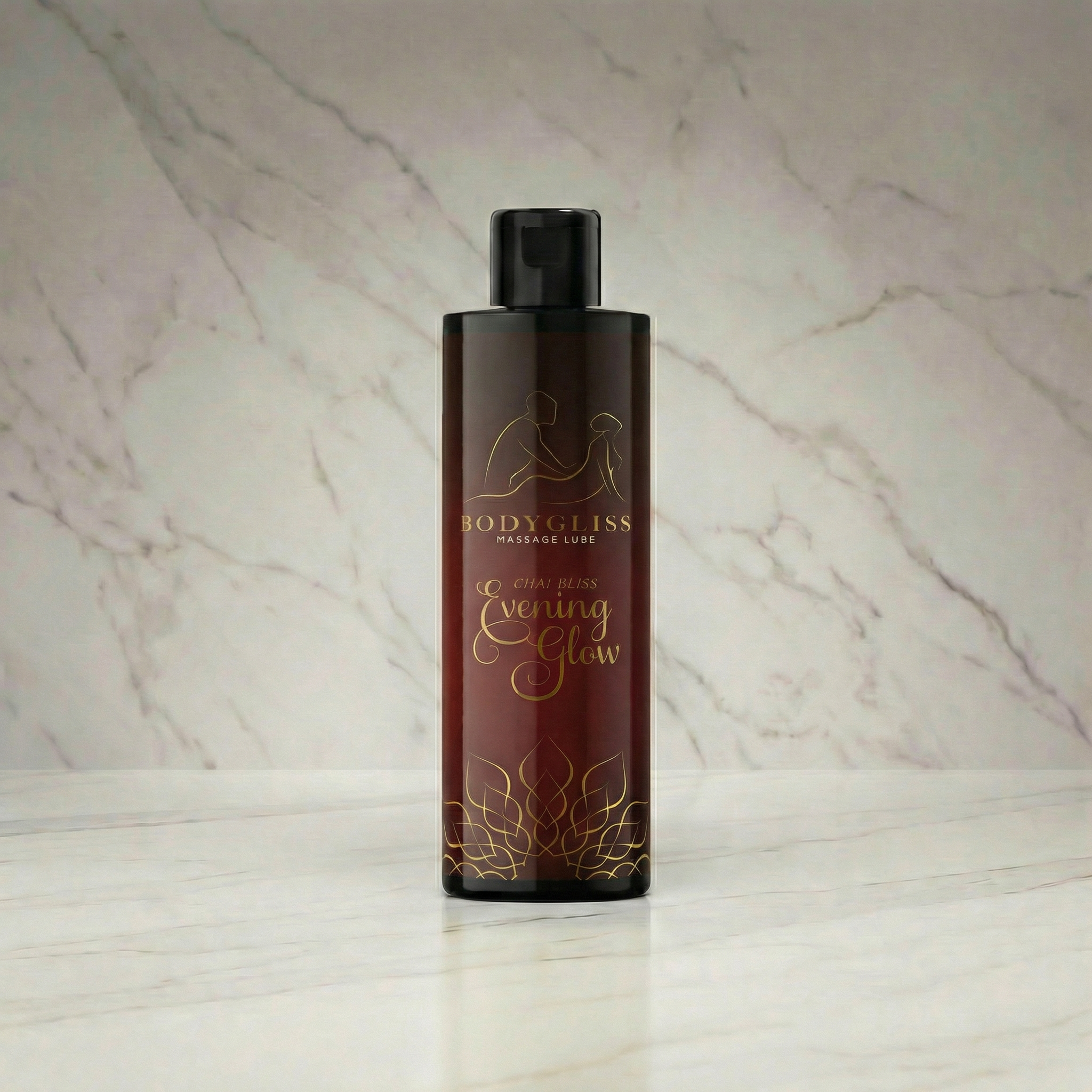 Fles Bodygliss Chai Bliss massageolie 150 ml rechtop op een marmeren plank