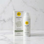 Pjur Organic Care intieme crème 50 ml, witte pompflacon naast kartonnen verpakking met groene bladmotieven