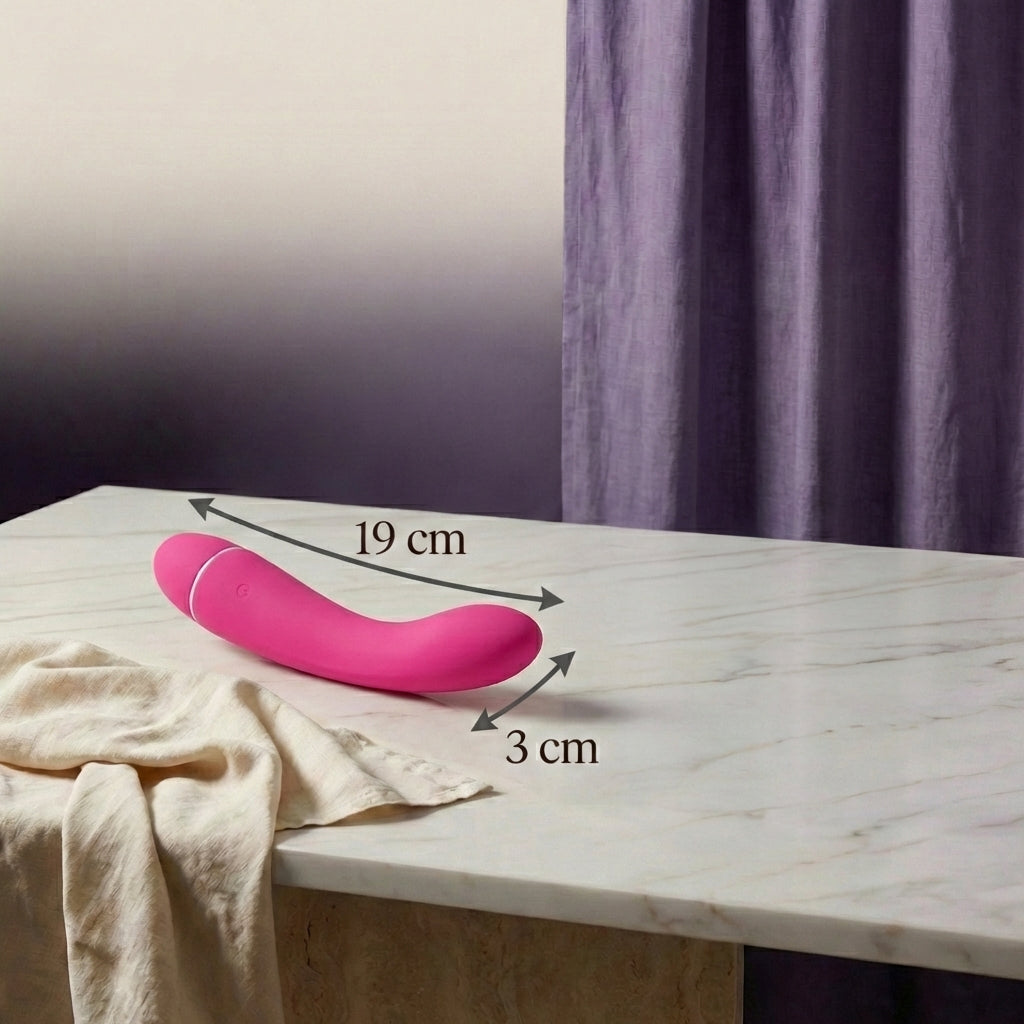 Roze Intimina Raya massager op marmeren plaat met afmetingen 19 cm lengte en 3 cm breedte