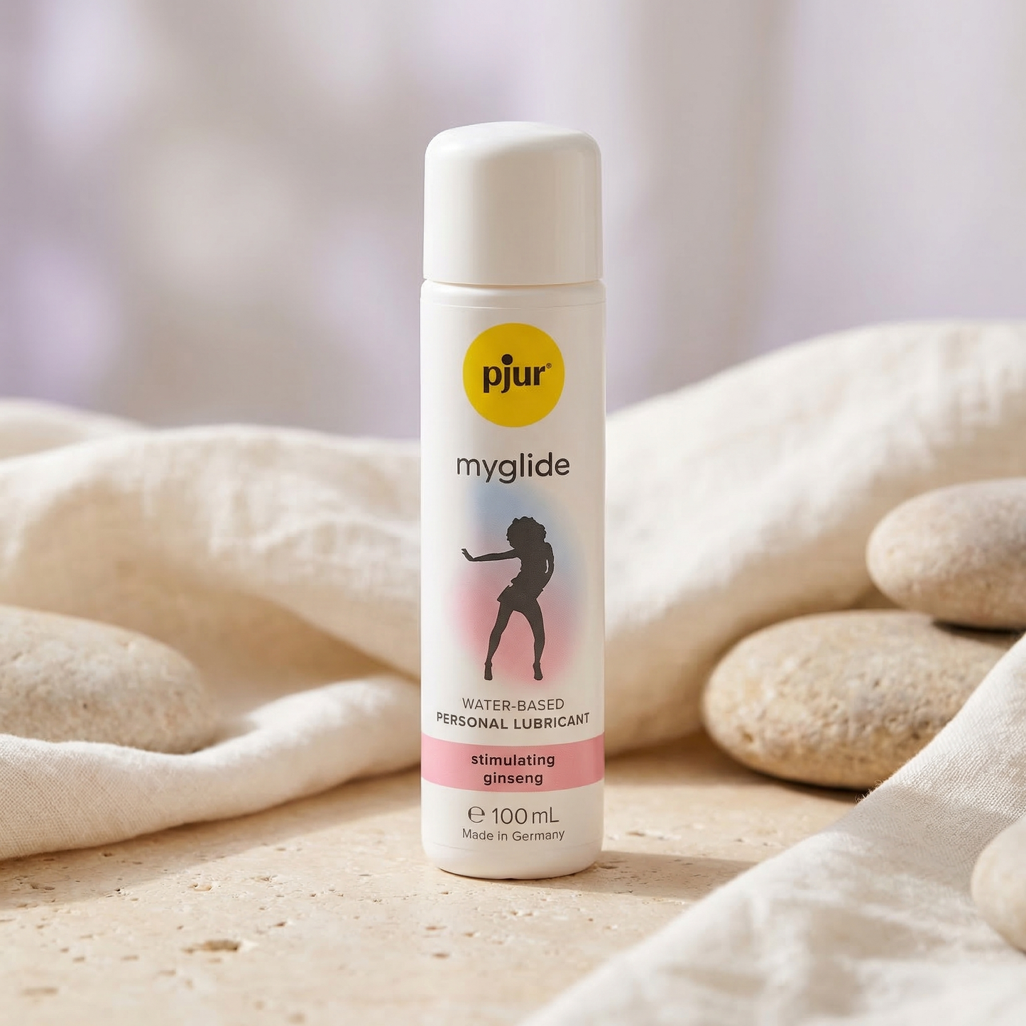 Pjur Myglide stimulerend waterbasis glijmiddel met ginseng 100 ml, sfeerfoto op natuursteen