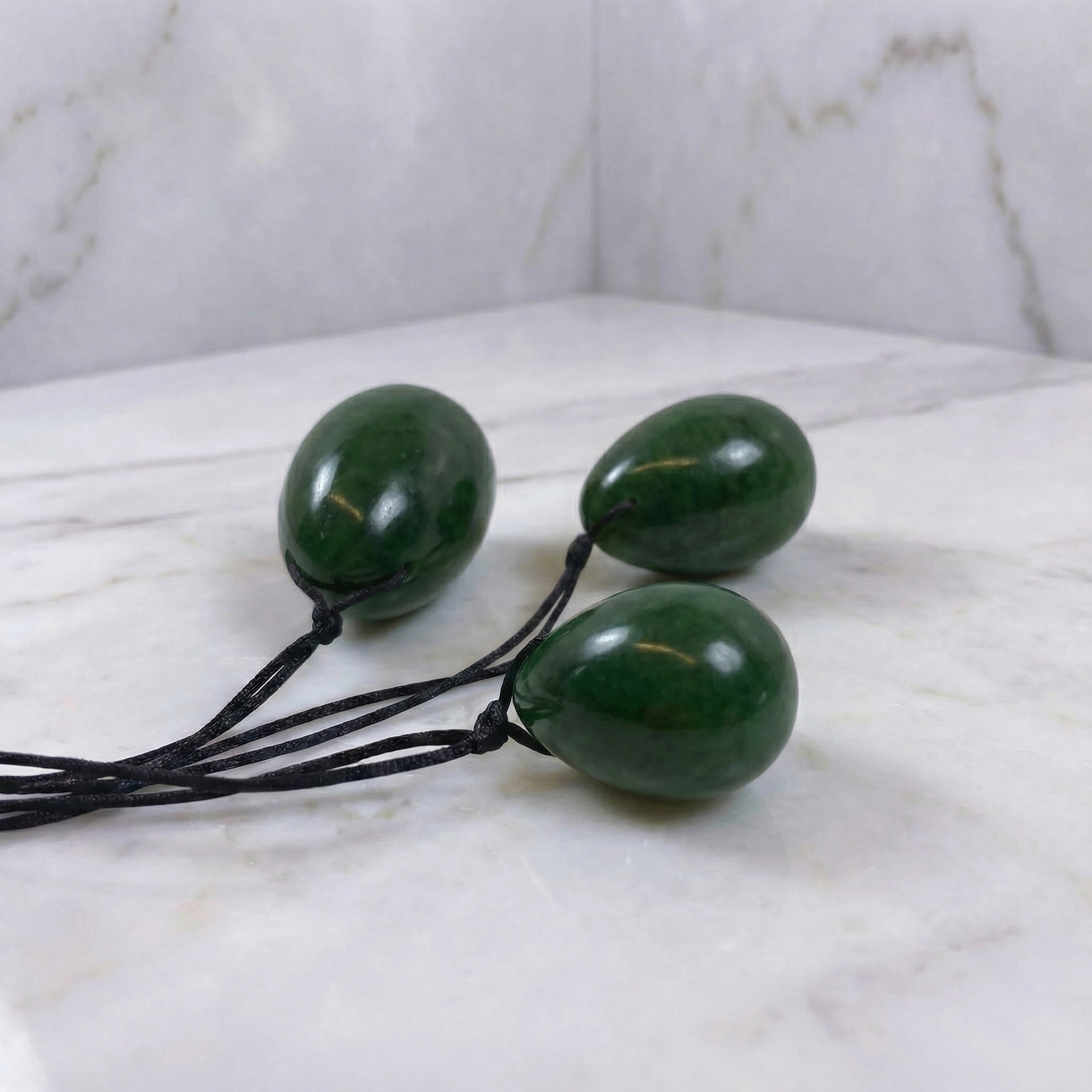 Setje donkergroene jade yoni eitjes in kleinere maten