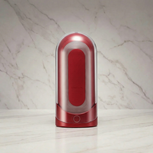 TENGA Flip Zero verwarmingsstandaard in rood met transparante kap op marmeren achtergrond