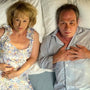 Hope Springs DVD filmscène met twee personen liggend op bed