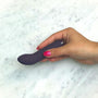 Je Joue mini vibrator detail textuur en vormgeving van premium materiaal