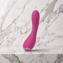 Roze gebogen vibrator rechtop op een marmeren plank, Je Joue Uma
