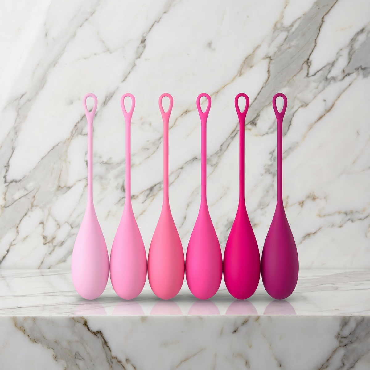 Kegelset Oba Motion, zes roze kegels op een rij op een marmeren plank, Oba
