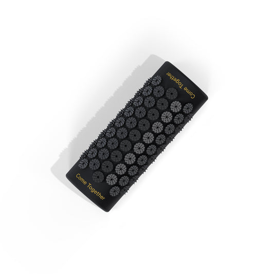Acupressuurkussen van boven met zeven rijen rozetten, Relax Body Mat van LELO